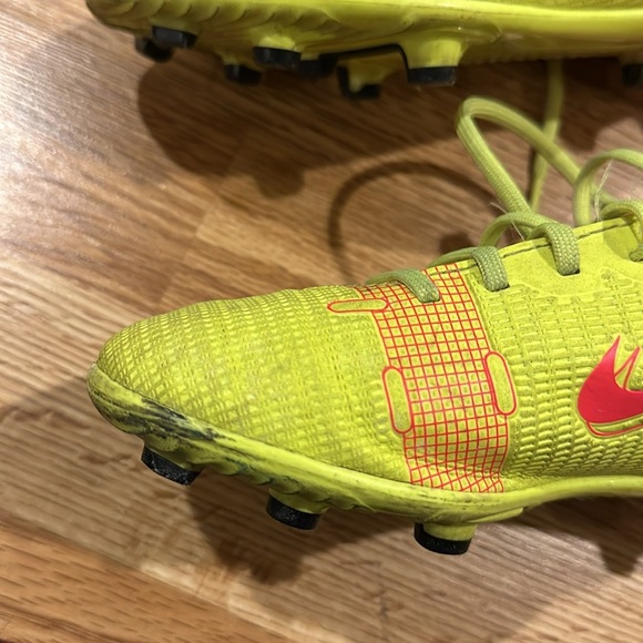 Used-Nike soccer cleats kids size 3.5 - Picture 4 of 5